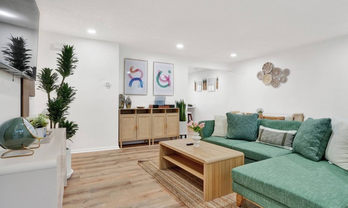 Los Angeles Casa | Hilltop Heart of LA w/ EV Charger