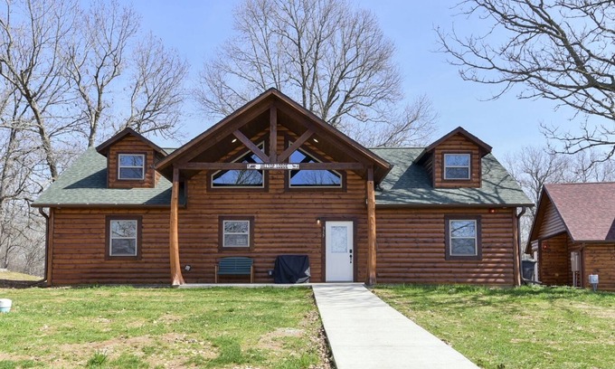 Branson Cedars Casa | Hilltop Lodge | 2 Bed, 2 Bath