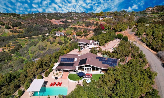 Fallbrook Villa | Hilltop Villa, Guesthouse & Casita with Pool Oasis