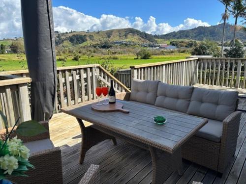 Waihi Beach Casa | Hillview Delights - Waihi Beach Holiday Home