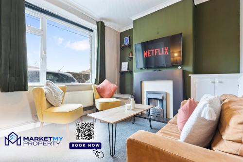 Abertillery Casa | Hillview Escape - Group-Friendly Comfort
