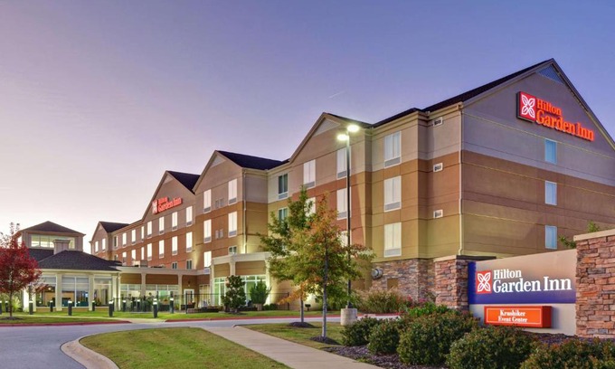 Fayetteville Hotel | Hilton Garden Inn and Fayetteville Convention Center