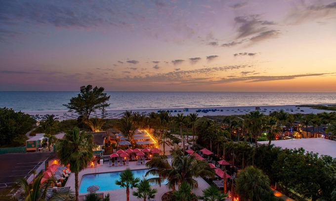 St. Pete Beach Hotel | Hilton Garden Inn St. Pete Beach