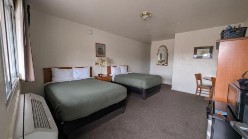 Fall River Mills Hotel | Himont Motel