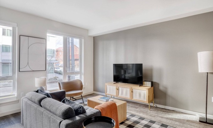 Yesler Terrace Apartamento | Hip First Hill 1BR w/ Gym, Roof & Lounge, nr Pioneer Sq, by Blueground