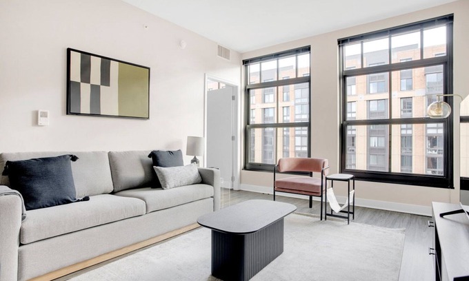 Mount Vernon Square Apartamento | Hip Mount Vernon 1BR w/ Pool & Gym, walk to Smithsonian, by Blueground