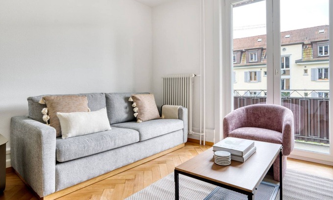 Wipkingen Apartamento | Hip Wipkingen 3.5 Room w/ Storage & W/D, 2 mins to Market, by Blueground