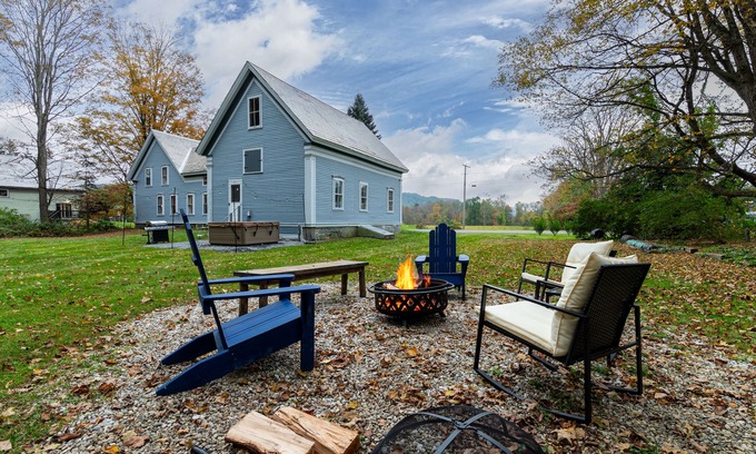 Chester Depot Otro | Historic 150-year-old farmhouse, Jacuzzi included