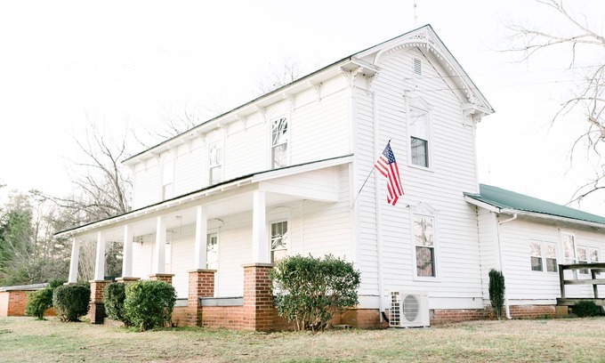 Casar Casa | Historic 1880 Farmhouse with Modern Southern Charm