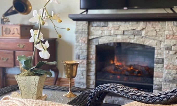 St. Marys Apartamento | Historic 1884 Victorian Upstairs Unit. Walk to everything! Close to elk!
