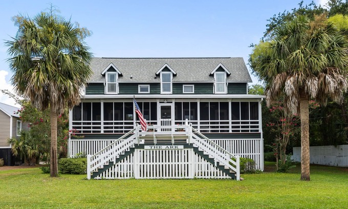 Sullivan's Island Casa | Historic 4-bedroom House on Sullivan's Island w/Hammock & Elevator