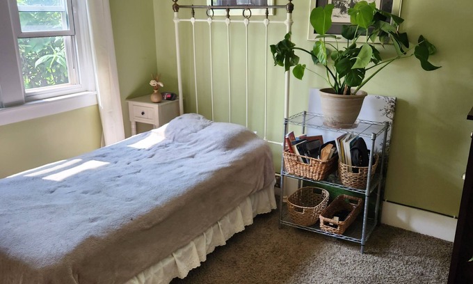 Warren Casa | Historic 4 Bedroom Home with Outdoor Pizza Oven