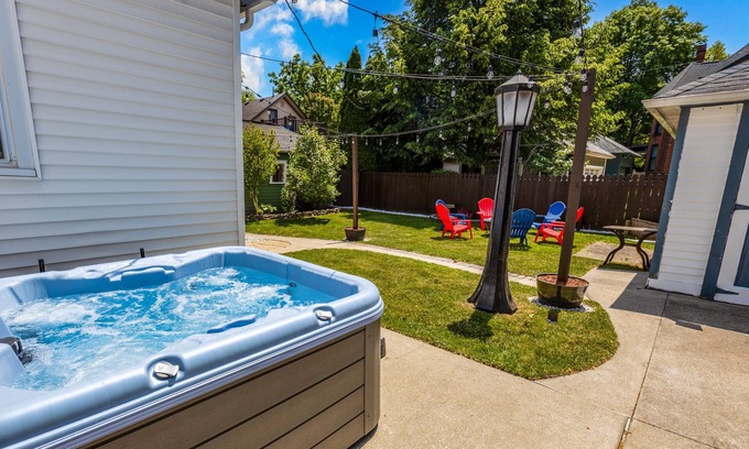Center Avenue Historic District Casa | Historic 5th St | Dogs-OK| HotTub-open all yr!