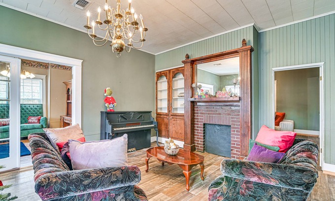 Aberdeen Casa | Historic Aberdeen Vacation Home w/ Yard!