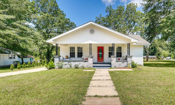 Arab Casa | Historic Arab Home: 12 Mi to Guntersville Lake!