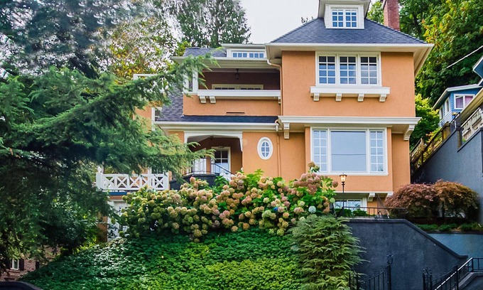 Portland Heights Casa | Downtown Portland Vintage Craftsman, vistas excepcionales de la ciudad y el monte.
