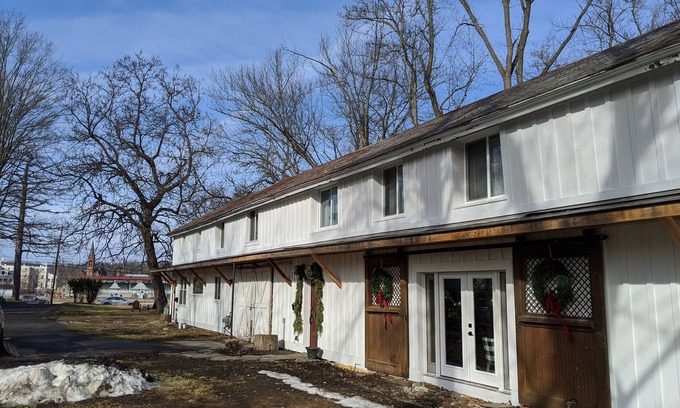 Goshen Casa | Granero histórico de 2 dormitorios - Vista al hipódromo