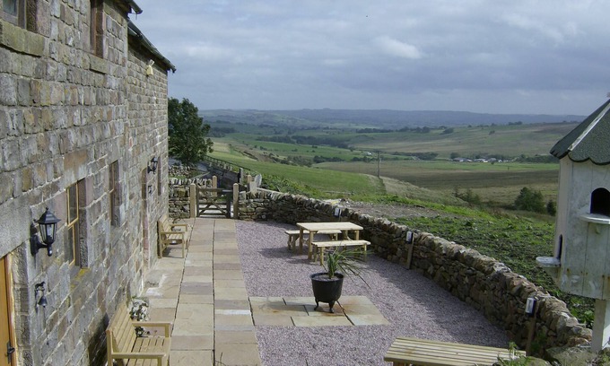 Longnor Cabaña | Historic Barn With Breathtaking Views Over Derbys/Staffs Border. Pet friendly.