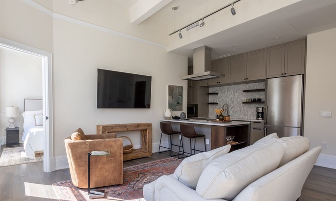 Downtown Condominio | Historic Charm w/ Innovation!