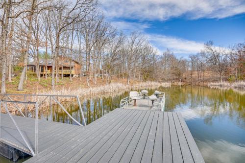 Rucker Casa | Historic Clark Cabin with Deck and Fishing Pond Access