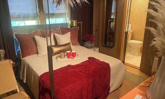 Lenox Cama Y Desayuno | Historic Cornell Inn - Cozy Berkshires Retreat - Lenox, MA - Basic Queen