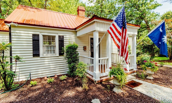 Aiken Cabaña | Historic Cottage - At Hopelands Gardens close to Hitchcock Woods (Remodeled)