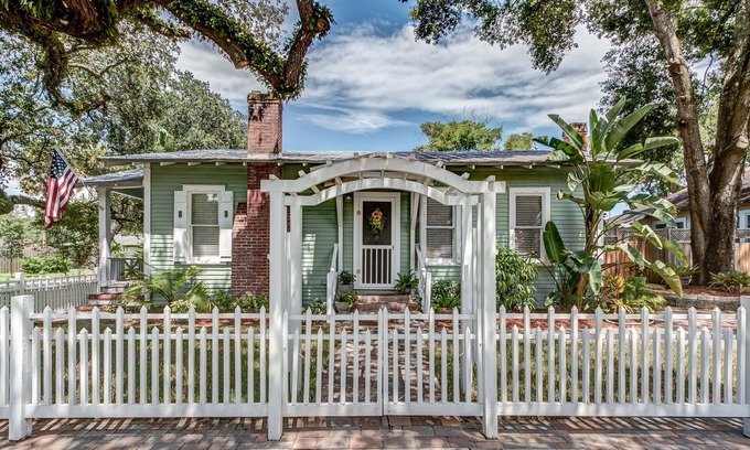 Sanford Cabaña | Historic Cottage, super clean, comfortable and well equipped.