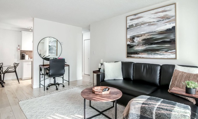 Mill Lake Apartamento | Historic Downtown Abbotsford 1 bedroom apartment sleeps 4