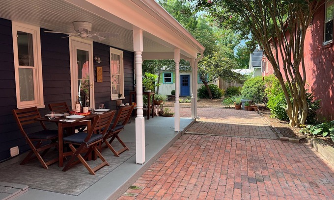 Chestertown Apartamento | Historic Downtown Garden Oasis with Private Patio