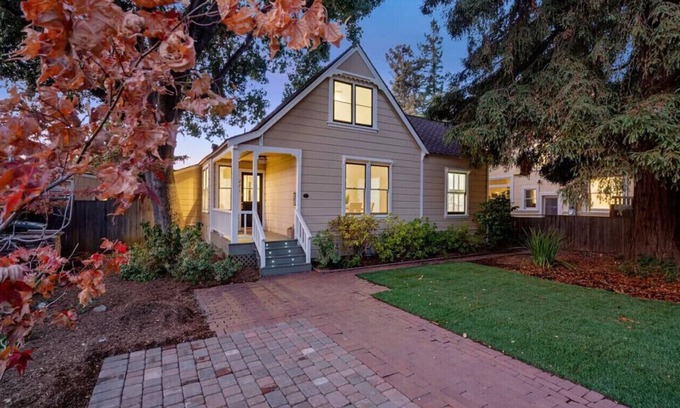 University South Casa | Historic Downtown PA House W/Sauna