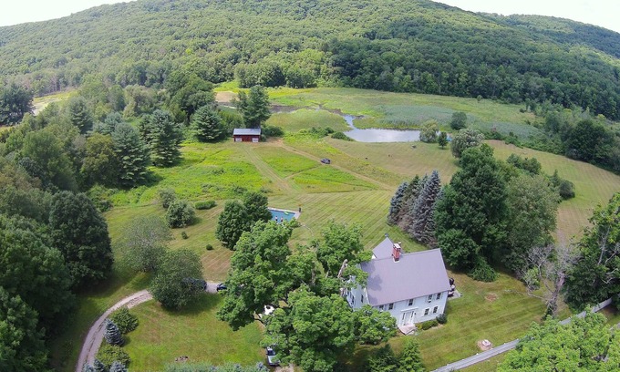New Preston Casa | ¡Finca histórica en 40 acres privados con piscina, estanque y vistas!
