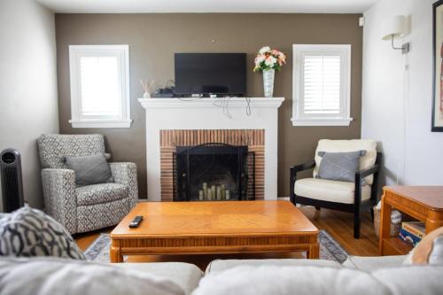 Riviera - Westchester Apartamento | Historic, Family-Friendly Home in Downtown