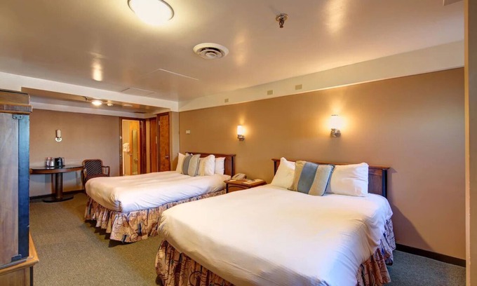 Harbor Hotel | Historic Harbor Haven! Minutes to Long Beach Cruise Terminal, Pets Allowed