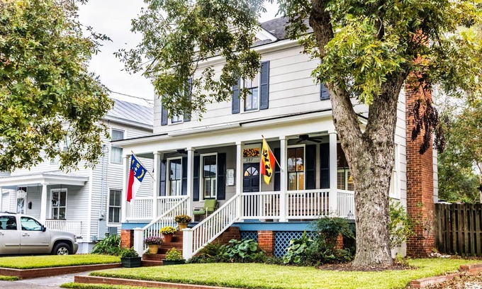 New Bern Casa | Historic Heath House steps from the Neuse River