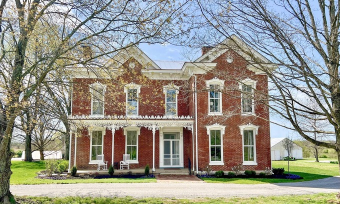 Shelbyville Otro | Historic Home Farm Stay in the Heart of Bourbon Country