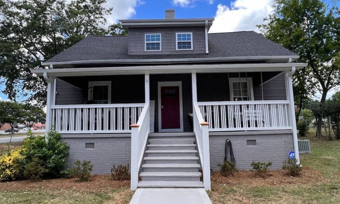 Greer Apartamento | Historic Home in Downtown Greer Shop,Eat & Sleep