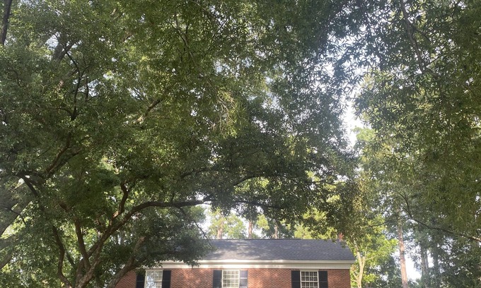 Nacogdoches Casa | Casa histórica en más de 2 acres de bosque con piscina en el corazón de Nacogdoches