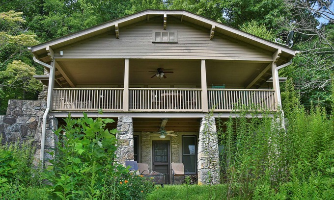 Gerton Casa | ¡NUEVO! - Casa histórica - vistas, senderos, tranquilo, cerca de Asheville, Centro Ecuestre