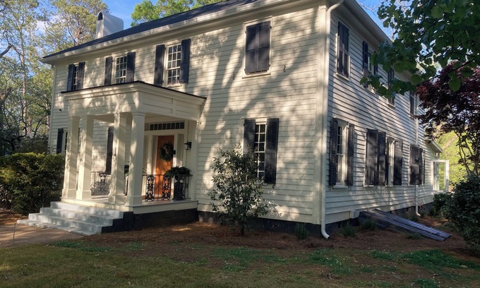 Greensboro Casa | Historic house in Greensboro, Lake Oconee, Augusta with all modern amenities.