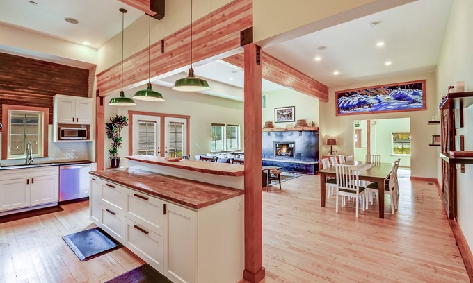 Skykomish Cabina | Historic luxe lodge in heart of Cascades