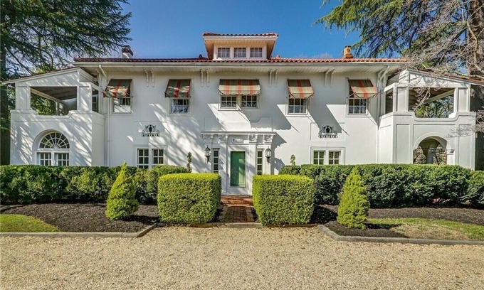 Richmond Casa | Historic Marshall house w/3 King sized beds, 11 total beds & saltwater Pool