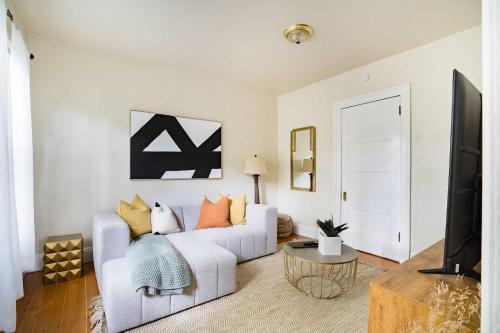 Alphabet Historic District Casa | Historic Mayors Estate - NW Portland Classic