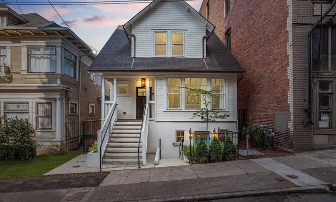 Nob Hill Casa | Stay Portland Collection-Elegant World's Fair 4BR Home w/ 97 WalkScore
