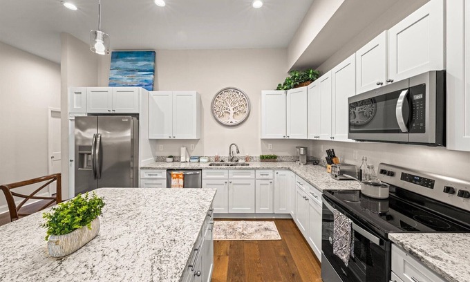 Loudon Casa | Historic Renovated 4-BD Townhome - City Side