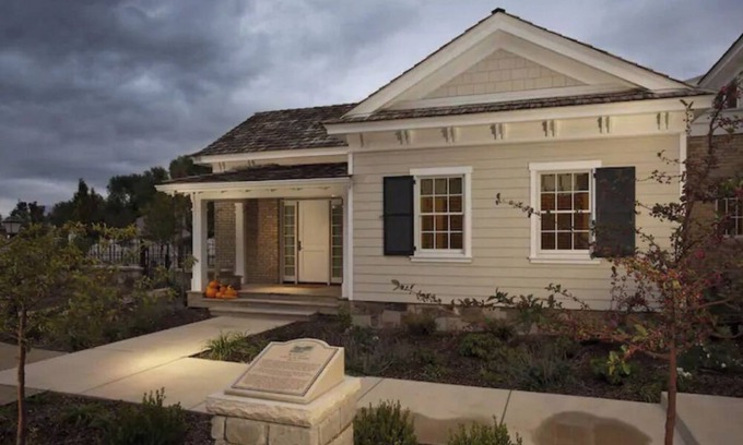 Riverton Casa | Historic School & Church House