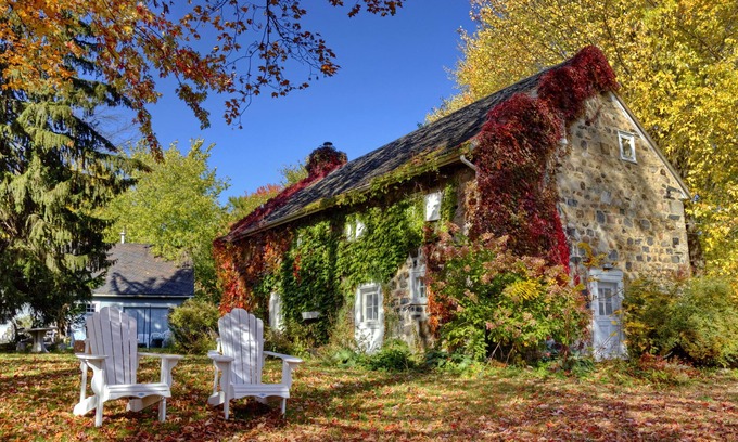 Beloeil Casa | casa de piedra histórica en el río