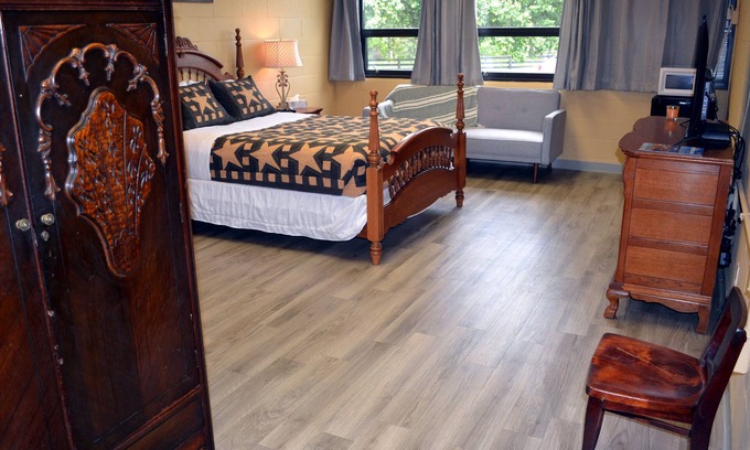 Jamestown Casa | Historic Union Chapel Elementary School near Cumberland River & Lake