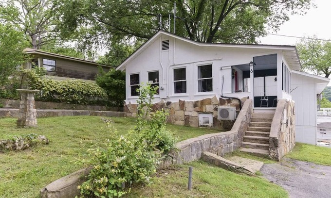 Rockaway Beach Casa | Historic Water's Edge Cottage 6