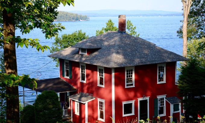 Gilford Casa | Histórico Waterfront Winnipesaukee Cottage w / mejores vistas del lago