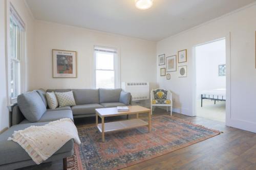 Winooski Apartamento | Historic Winooski Apartment - Steps from Downtown - Pet Friendly